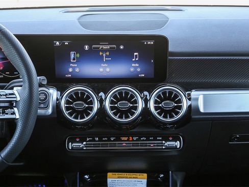 Used 2024 Mercedes-Benz GLB 250 4MATIC image 13