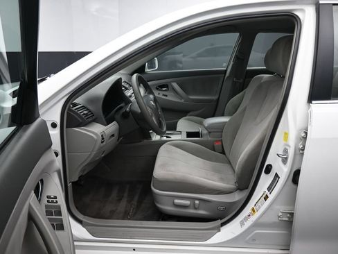 Used 2011 Toyota Camry LE FWD image 11