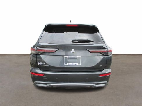 Used 2025 Mitsubishi Outlander SE AWD/4WD image 4