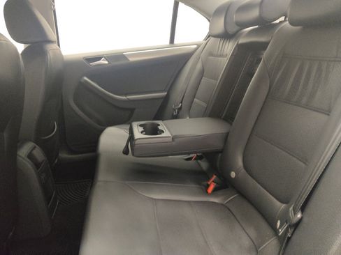 Used 2017 Volkswagen Jetta SE FWD image 18