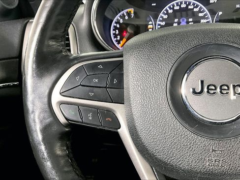 Used 2018 Jeep Grand Cherokee Limited image 16