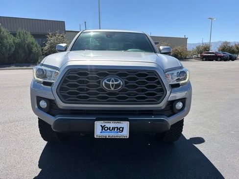 Used 2020 Toyota Tacoma TRD Off-Road w/ TRD Premium Off Road Package AWD/4WD image 4