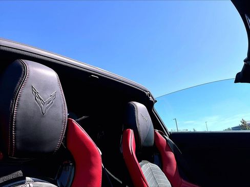 Used 2022 Chevrolet Corvette Stingray Preferred Cpe w/ Engine Appearance Package RWD image 25