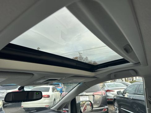 Used 2011 Toyota Sienna XLE image 22