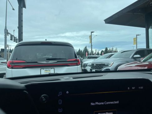 Used 2025 Chevrolet Trax LT image 14