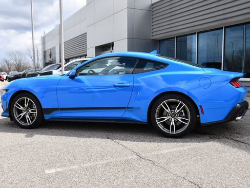 Used 2024 Ford Mustang Coupe RWD image 3