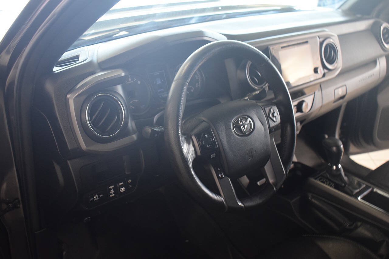 Used 2017 Toyota Tacoma TRD Sport w/ Tow Package (A/T) AWD/4WD image 29