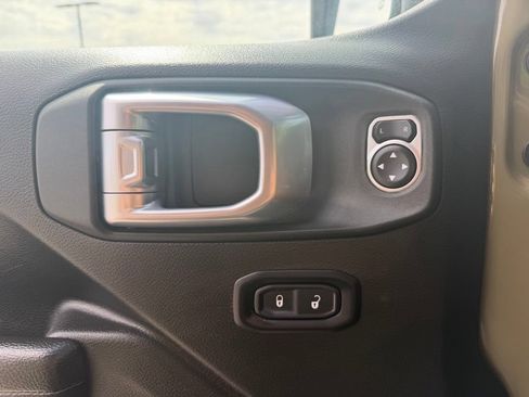 Certified 2025 Jeep Gladiator Sport AWD/4WD image 27