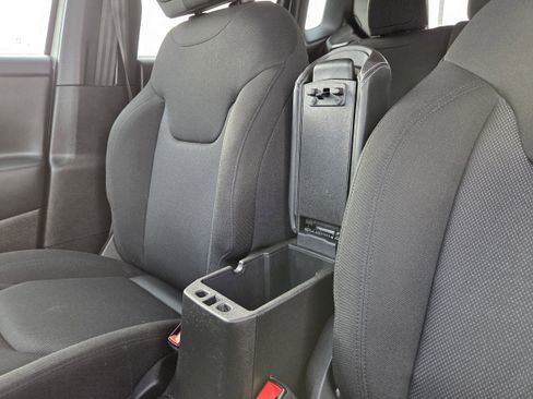 Used 2023 Jeep Renegade Latitude image 27