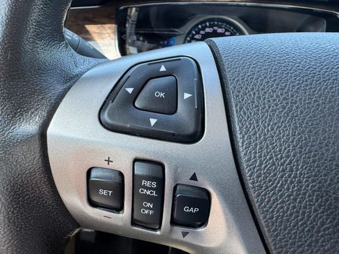 Used 2015 Ford Taurus Limited w/ Equipment Group 301A FWD image 18