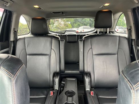 Used 2019 Toyota Highlander XLE AWD/4WD image 15