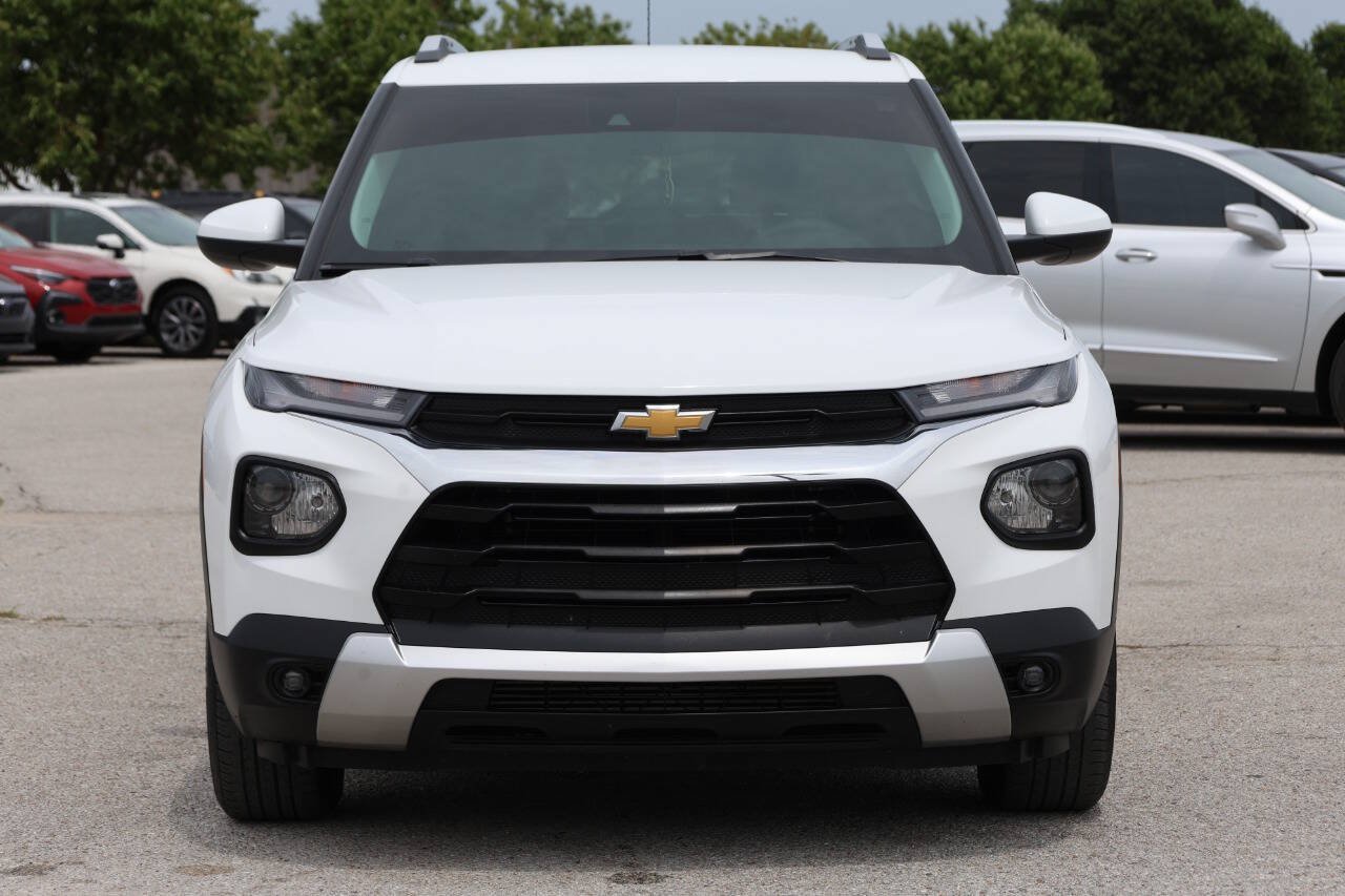 Used 2023 Chevrolet TrailBlazer LT FWD image 2