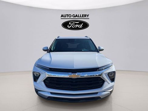 Used 2025 Chevrolet TrailBlazer LT AWD/4WD image 2