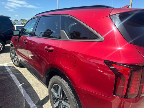 Used 2022 Kia Sorento S w/ Panoramic Sunroof Package FWD image 4