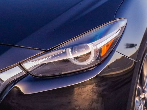 Used 2018 MAZDA MAZDA3 Grand Touring w/ Premium Equipment Package image 5