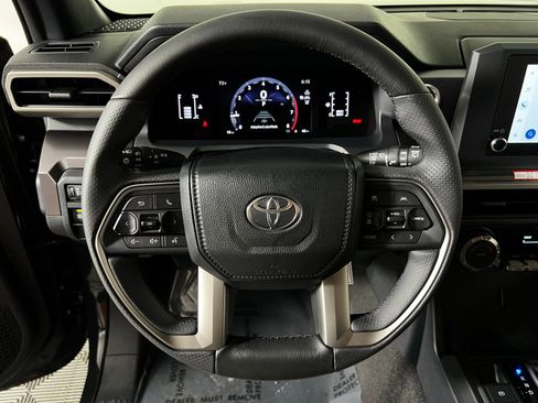 Used 2026 Toyota 4Runner SR5 AWD/4WD image 14