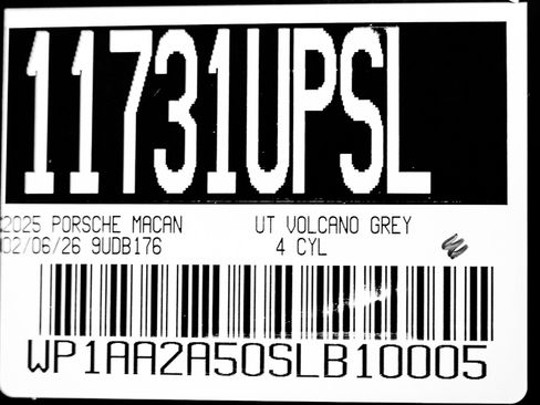 Certified 2025 Porsche Macan image 30