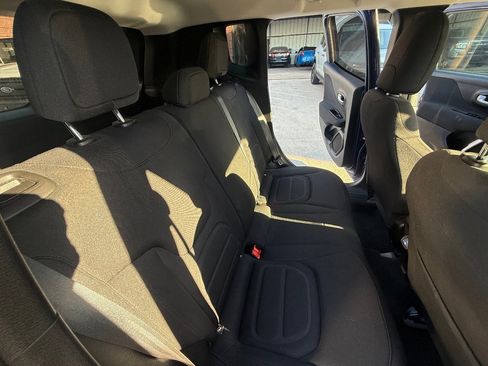 Used 2020 Jeep Renegade Latitude image 16