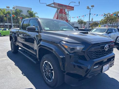 Used 2025 Toyota Tacoma TRD Sport w/ TRD Sport Premium Package AWD/4WD image 2