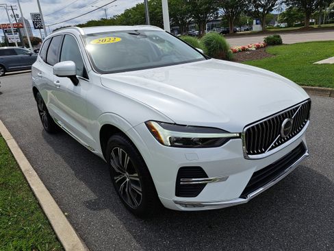Used 2022 Volvo XC60 B5 Inscription w/ Climate Package image 4