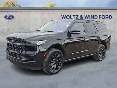 Used 2025 Lincoln Navigator Reserve w/ Jet Appearance Package AWD/4WD image 3