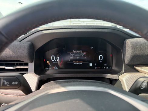 Used 2025 Ford Explorer Active AWD/4WD image 17