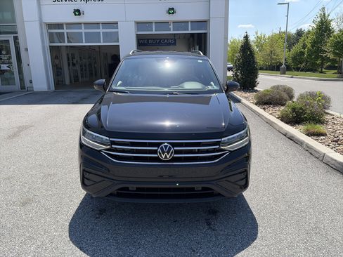 Used 2023 Volkswagen Tiguan SE FWD image 2