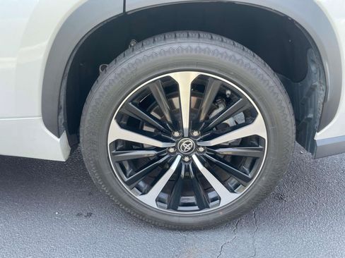 Used 2022 Toyota Highlander XSE FWD image 7
