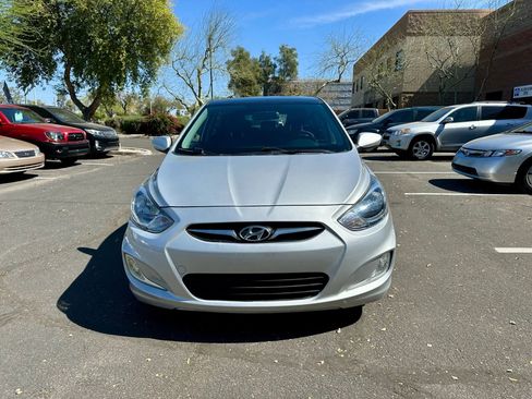 Used 2012 Hyundai Accent SE image 2