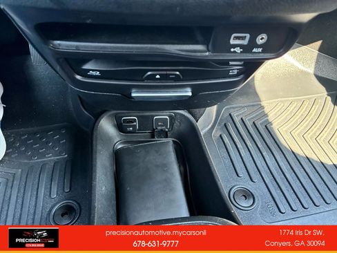 Used 2017 Chrysler Pacifica Limited image 17