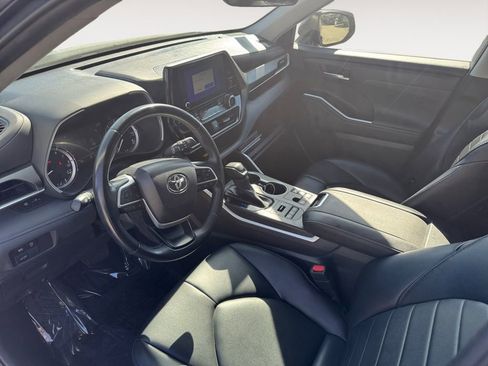 Used 2023 Toyota Highlander L image 16