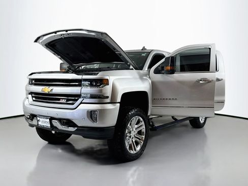 Used 2017 Chevrolet Silverado 1500 LTZ Z71 w/ LTZ Plus Package AWD/4WD image 18