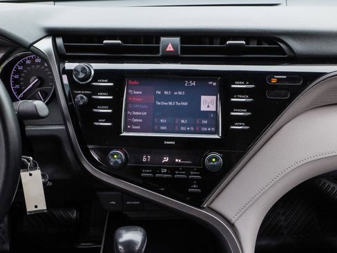 Used 2020 Toyota Camry SE FWD image 24