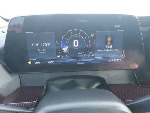 Used 2025 Chevrolet Traverse Z71 image 15