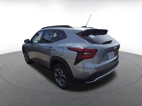 Used 2025 Chevrolet Trax LT image 5