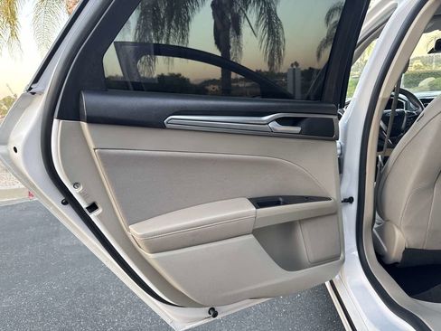 Used 2020 Ford Fusion SE image 31