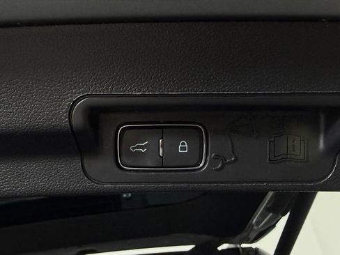 Used 2020 Ford Explorer XLT w/ Equipment Group 202A AWD/4WD image 14