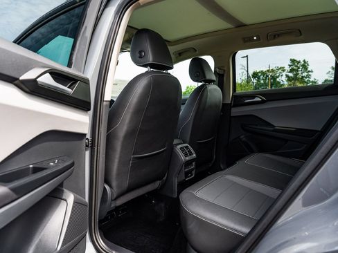Used 2023 Volkswagen Taos SE w/ Panoramic Sunroof Package FWD image 16