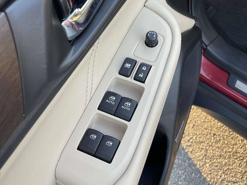 Used 2019 Subaru Outback 2.5i Limited AWD/4WD image 6