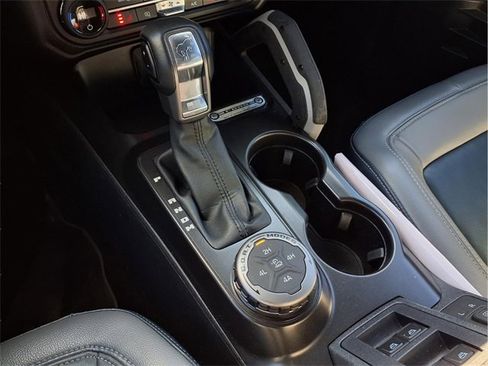 Used 2021 Ford Bronco Outer Banks image 11