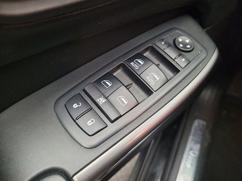 Used 2019 Jeep Cherokee Limited image 27