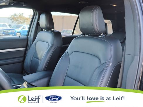 Used 2018 Ford Explorer XLT w/ Equipment Group 202A image 12