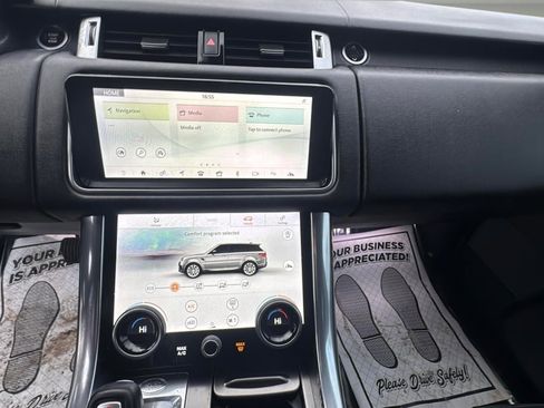Used 2018 Land Rover Range Rover Sport SE image 10