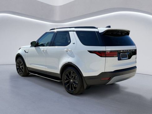New 2026 Land Rover Discovery S image 5