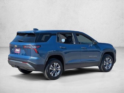 New 2026 Chevrolet Equinox LT w/ Convenience Package II FWD image 2