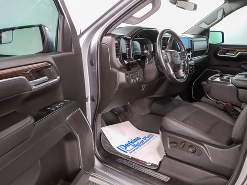Used 2023 Chevrolet Silverado 1500 RST AWD/4WD image 3