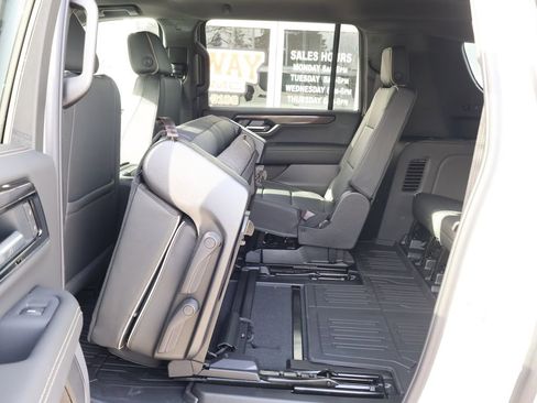 New 2026 GMC Yukon XL Elevation w/ LPO, Elevation Black Package AWD/4WD image 30