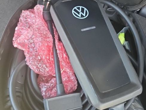 Used 2025 Volkswagen ID. Buzz Pro S Plus AWD/4WD image 12