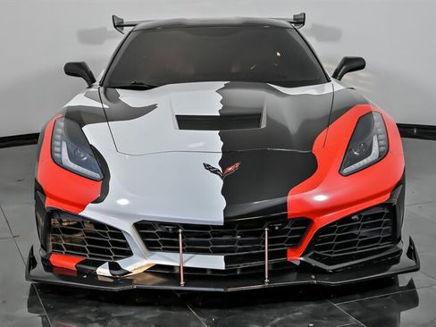 Used 2016 Chevrolet Corvette Stingray Coupe w/ 2LT Preferred Equipment Group RWD image 4