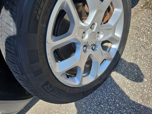 Used 2017 Jeep Renegade Latitude AWD/4WD image 34
